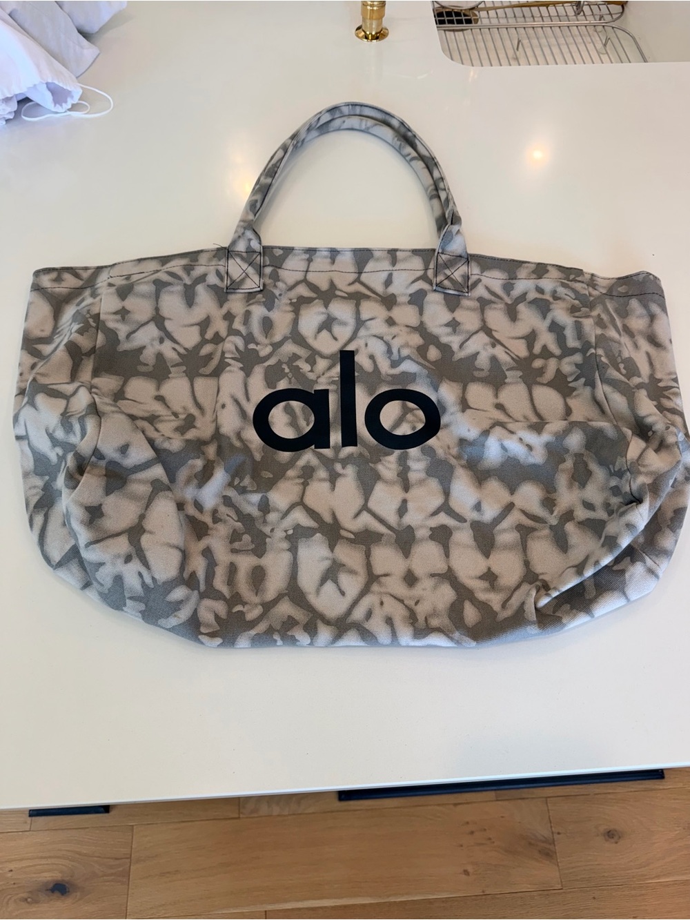 ALO Yoga Tie-Dye Travel Tote in Gray and Cream